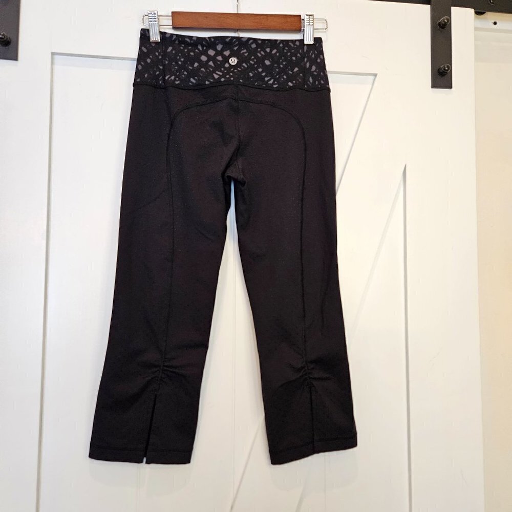 Lululemon Tadasana Slit Cropped Black‎ Pants Athletic Capris Size 4